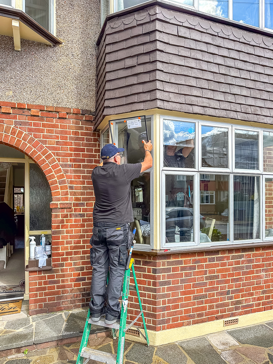 Double glazing window repairs for a Surrey house